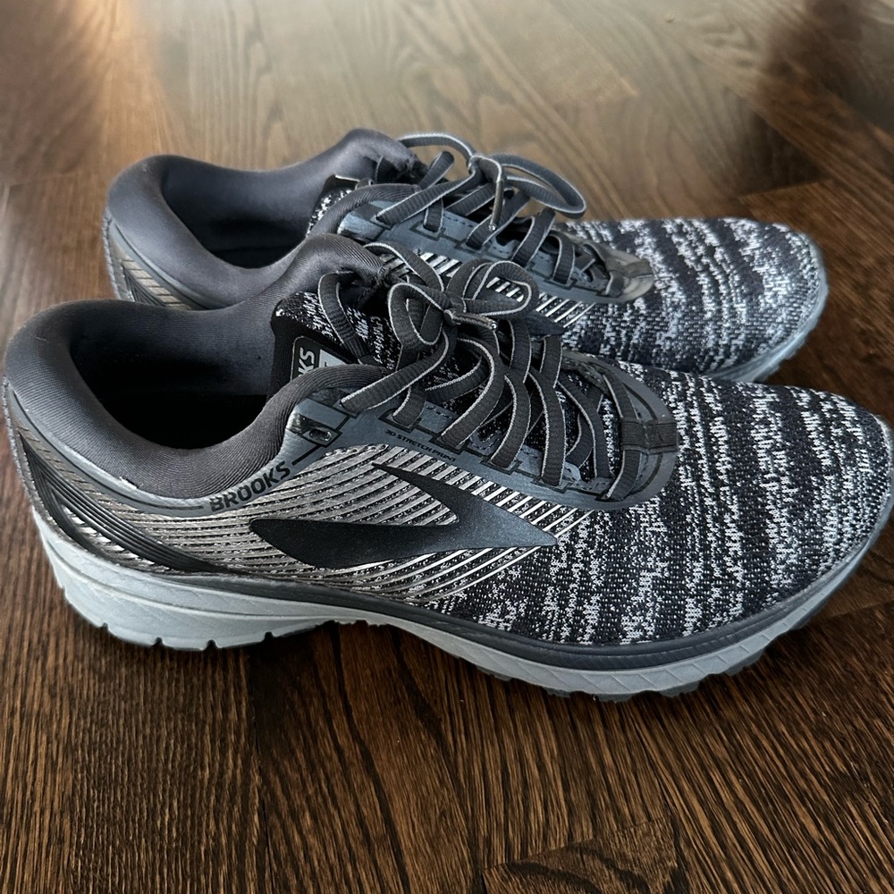 Men’s Brooks Size 8.5